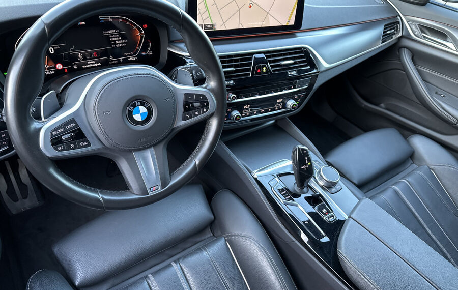 BMW 520d Touring M-Sport NAV+LED+AHK+KAMERA+19ZO+1HD