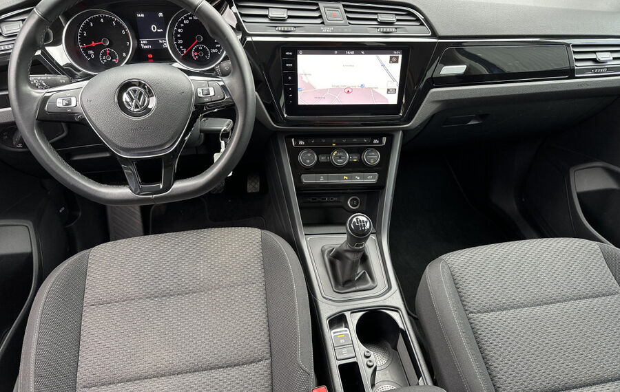 VW Touran 1.5 TSI Comfortline 7-Sitzer NAV+AHK+KAM